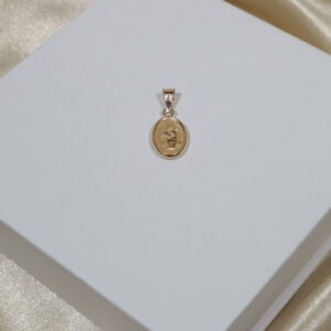 DIJE virgen auxiliadora 0.75gr/2.4cm/troquelado oro amarillo.