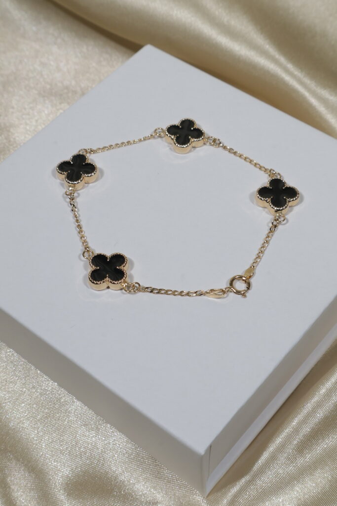 Pulso Trebol Espiga 4.15gr / 18.4cm / 1.5mm Electroestatico Negro Oro Amarillo 18K.