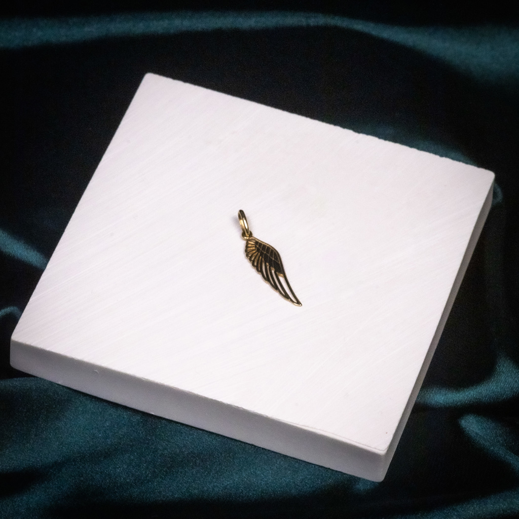 Dije ala 0.95gr/3.2cm/lisa oro amarillo 18K